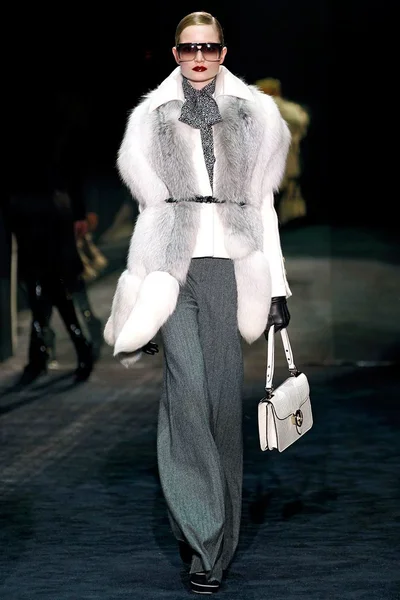 Look 32